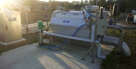 Drum filter in a wastewater treatment plant